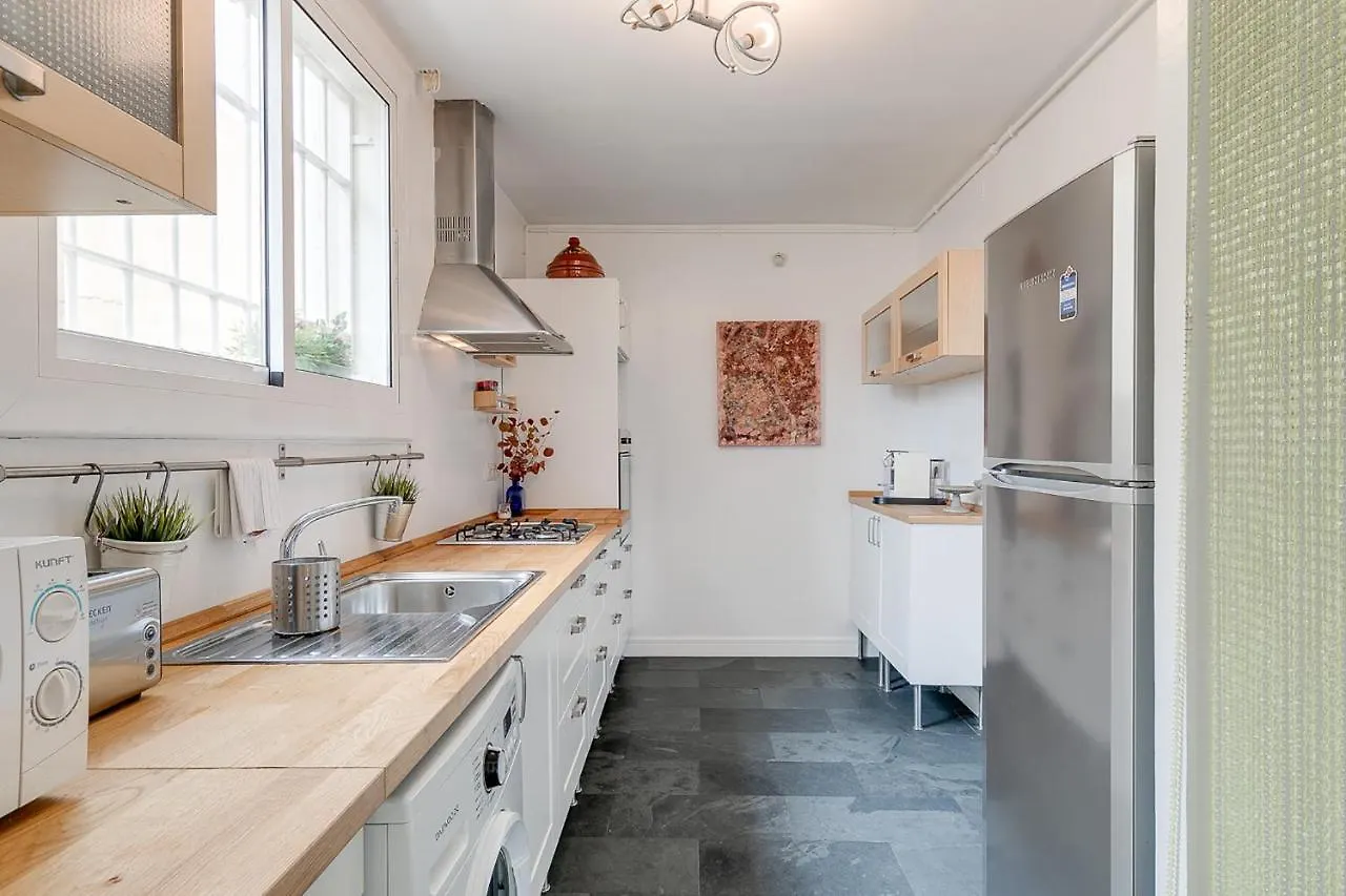 Enjoy Apartments Rafaela Barcelona 0*,